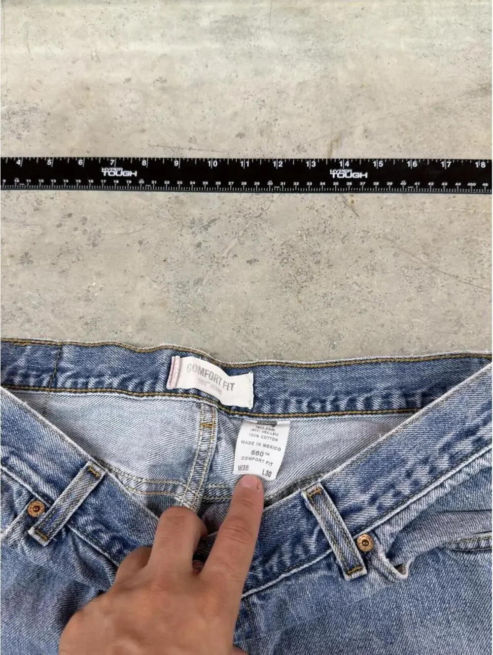 vintage levis 560 faded blue relaxed baggy fit jeans size 36 x 30